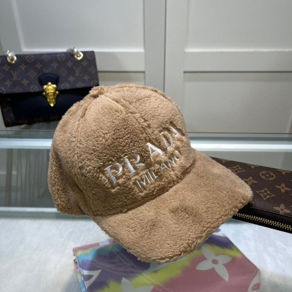 ?✨AUTHENTIC✨?Prada hat